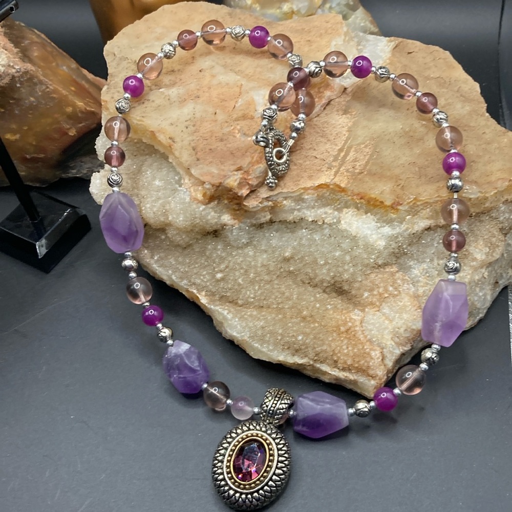 Amethyst and glass beaded dangle drop pendant necklace.